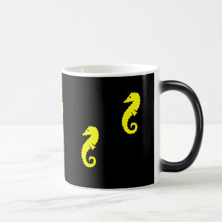 Taza Mágica El morphing del Seahorse de Glow_Yellow del océano