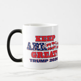 Taza Mágica El presidente Trump abraza la bandera de Estados U