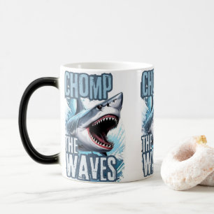 Taza Mágica El tiburón blanco y oscuro recorta olas de graffit