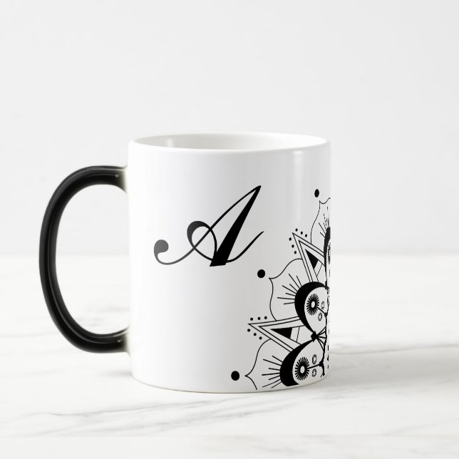 Taza Mágica Elegante Letra negra manuscrita Mandala Magic Mug (Izquierda)