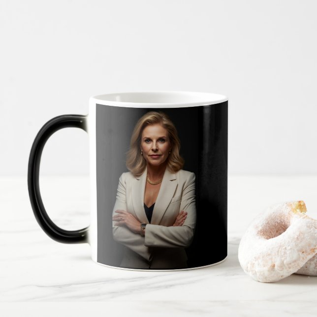 Taza Mágica Elegante mujer de negocios Mug - Elegante regalo p (Con donut)