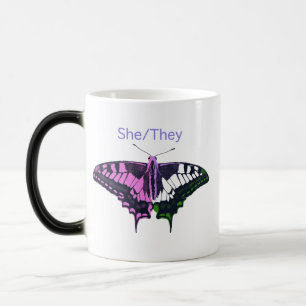Taza Mágica Ella/Ellas Mariposa de cola tortuga no binaria