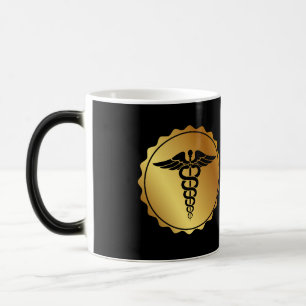 Taza Mágica Emblema Médico Caduceo Negro y Dorado Elegante