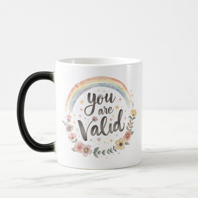 Taza Mágica Eres Válida Cita Arcoiris - LGBTQ+ Mug - Orgullo (Izquierda)