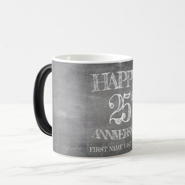 Taza Mágica Feliz 25° aniversario en la pizarra de tiza (Anverso izquierdo)