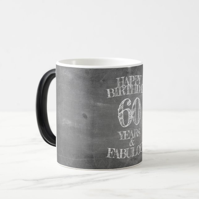 Taza Mágica Feliz cumpleaños - 60 años y fabuloso en chalkboar (Anverso izquierdo)