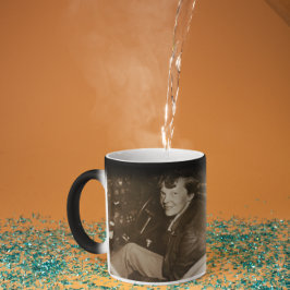 Taza Mágica Foto Cándida de Amelia Earhart en la Cabina del Av