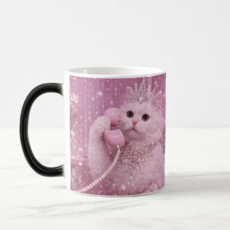 Taza Mágica Gatita princesa glamurosa usando teléfono rosa