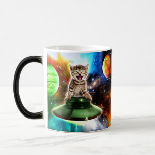 Taza Mágica Gato alienígena en el platillo de ufo
