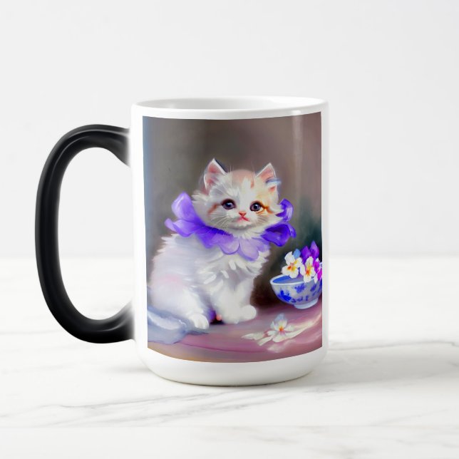 Taza Mágica Gato blanco con pintura de cuello de flores morada (Izquierda)