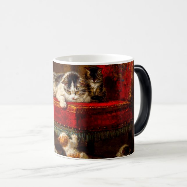 Taza Mágica Gato y gatitos jugando con silla (Anverso derecho)