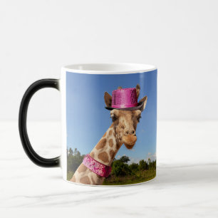 Taza Mágica Giraffe en gorra rosa brillante