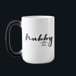 Taza Mágica Guión hubby personalizado del año establecido mode<br><div class="desc">Personalizó esta taza "hubby" con su año de aniversario establecido. Un guión elegante con texto personalizado es un regalo muy atento. Ser una taza de morphing lo hace muy divertido. *Por favor, no dudes en contactarme si necesitas ayuda con mis diseños. Es bastante fácil transferir un estilo existente a otro...</div>