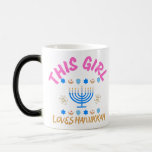 Taza Mágica hanukkah, hanukkah feliz, menorah, chanukah,<br><div class="desc">hanukkah, hanukkah feliz, hanukkah velas, hanukkah canciones, hanukkah menorah, hanukkah menorah, hanukkkah menorahs, hanukkah regalos, hanukkah regalo, hanukkah pajamas, hanukkkah light, hanukkah coins, hanukkah sweah agua, chanuka, hannuka, channuka, chanukka, hanukkas, chanukah, menorah, festival de las luces, dreidel, decoración de hanukkah, decoración de hanukkah, suéter feo de hanukkah, suéteres de hanukkah,...</div>