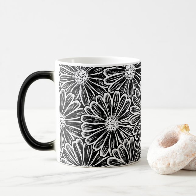 Taza Mágica Hermosa flor de margarita, Ilustracion de semitono (Con donut)