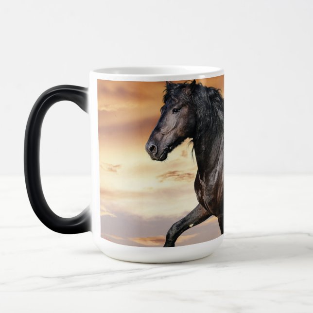 Taza Mágica Hermoso caballo negro (Izquierda)
