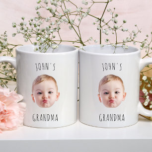 Taza Mágica La Abuela Moderna Bebé Se Enfrenta A Un Regalo De 