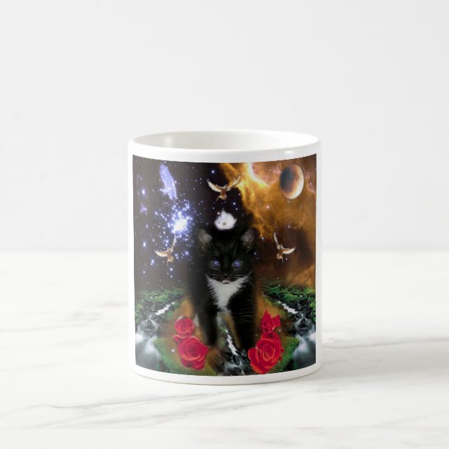 Taza Mágica La conciencia universal es un gatito feroz (Centro)