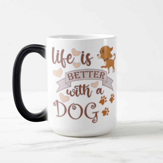 Taza Mágica La vida es mejor con una frase de perro chihuahua  (Izquierda)
