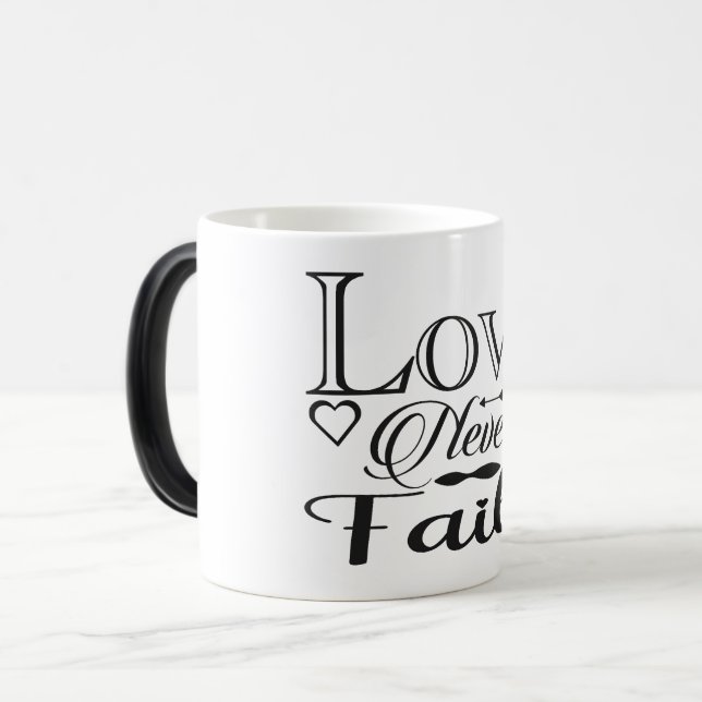 Taza Mágica Love never fails (Anverso izquierdo)