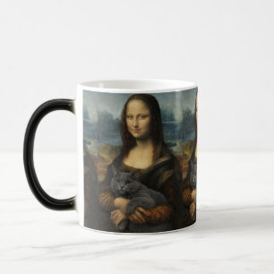 Taza Mágica Mona Lisa sosteniendo un gato gris elegante