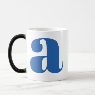 Taza Mágica Monograma moderno inicial en periwinkle