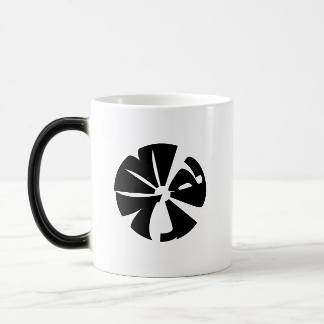 Taza Mágica Nombre simple "Mary" en tazón de café negro (Izquierda)