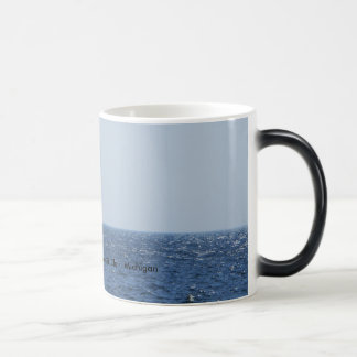 Taza Mágica Paseando por el Lago Mug