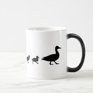 Taza Mágica Pato y anadones de la madre en silueta