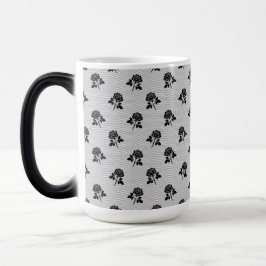 Taza Mágica Patrón floral de rosa vintage en blanco y negro