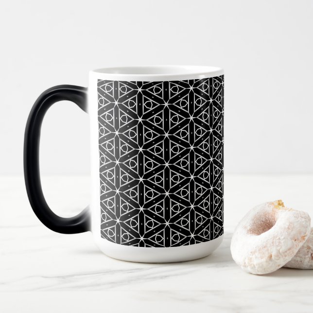 Taza Mágica Patrón geométrico blanco y plateado negro (Con donut)