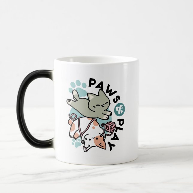 Taza Mágica Paws and Play – Adorable Cat Illustration (Izquierda)