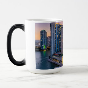 Taza Mágica Puesta de sol del horizonte de Miami con el hotel 