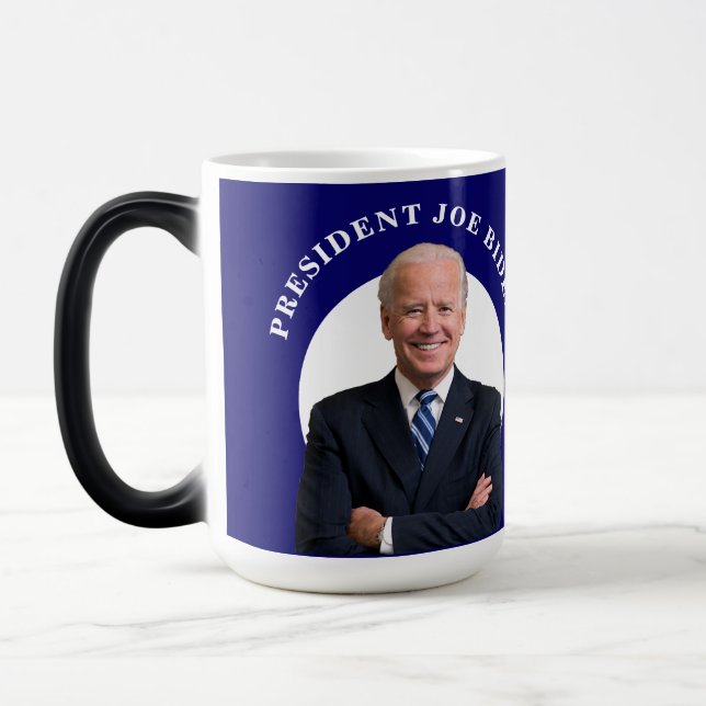 Taza Mágica Retrato del presidente Joe Biden sobre el azul (Izquierda)