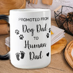 Taza Mágica Revelación De Papás De Perro Promocionado Al Embar<br><div class="desc">¡Promovido de papá perro a papá humano! Sorprende a tu padre perro de tu embarazo con esta invitación de embarazo de perros super adorable. Personaliza con el apellido del bebé y tu mes/fecha 20xx. Este bebé de gestación de perro revelar la taza será el favorito. DERECHOS RESERVADOS © 2020 Judy...</div>