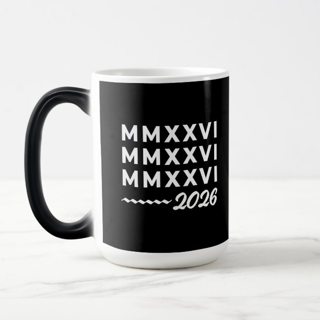 Taza Mágica Roman Numerals MMXXVI – 2026 White Modern Typograp (Izquierda)