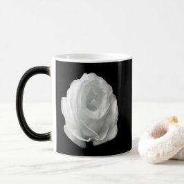 Taza Mágica rosa-blanca-sobre-fondo-negro