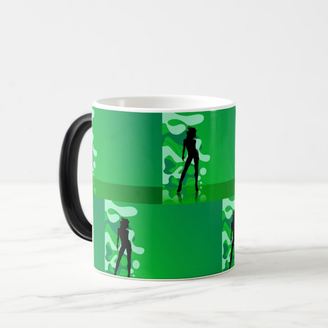Taza Mágica Silueta verde retro de una mujer bailando (Anverso izquierdo)