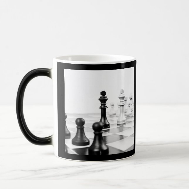 Taza Mágica Tablero de Ajedrez B&N (Izquierda)