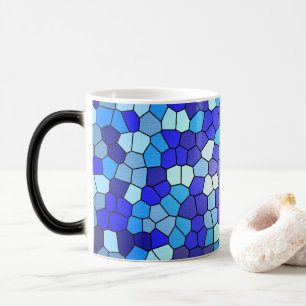 Taza Mágica Tonos de vidrio manchado azul por Shirley Taylor