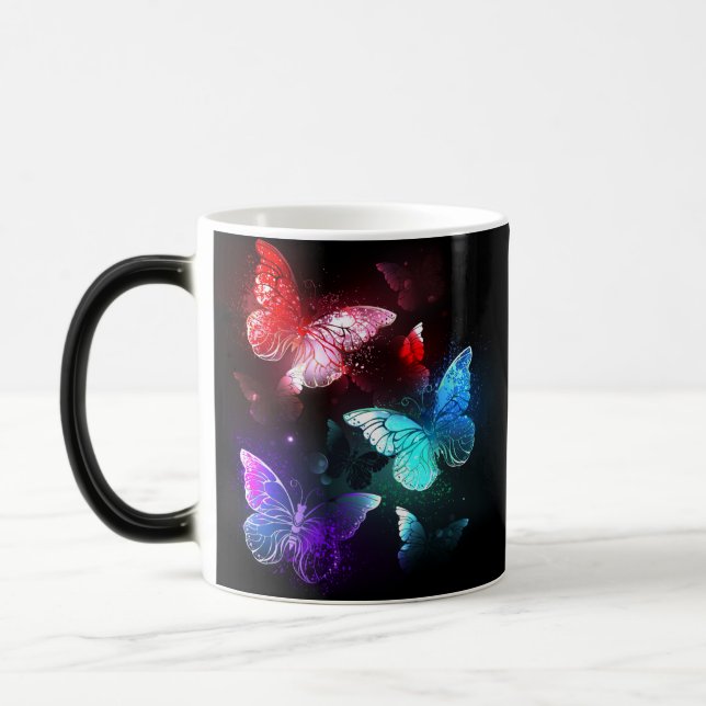 Taza Mágica Tres mariposas brillantes en el fondo nocturno (Izquierda)