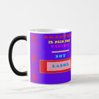 Taza Mágica Un artista mira el diseño de las palabras de los m