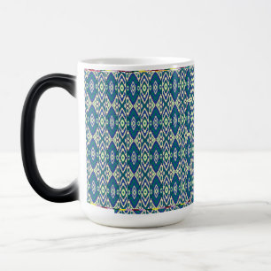 Taza Mágica un patrón azul y verde con fondo blanco