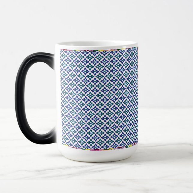 Taza Mágica un patrón azul y verde con fondo blanco (Izquierda)
