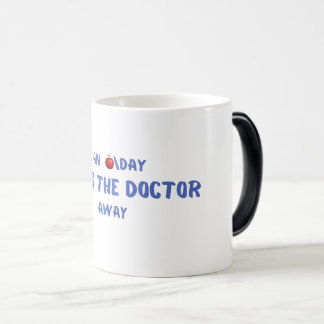 Taza Mágica Una Apple al día mantiene al Médica alejado
