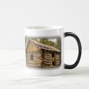 Taza Mágica Vieja cabaña de montaña en blanco