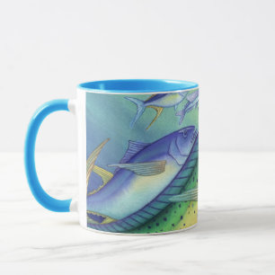 Taza Mahi Mahi (pescado del delfín) que persigue el pez