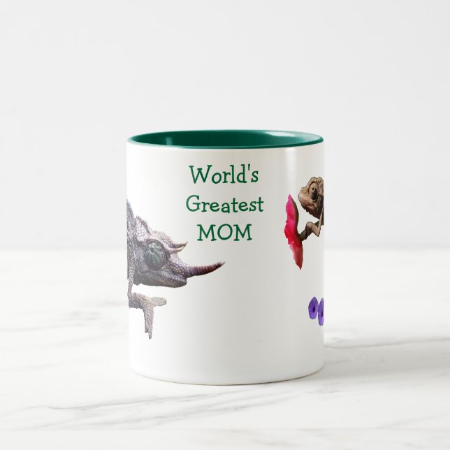 Taza malhumorada del camaleón de la mamá más (Centro)