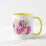 Taza Mamá<br><div class="desc">Celebra tu mamá con nuestro diseño de Mamá con estas hermosas flores rosas y blancas agradablemente dispuestas alrededor de la mamá de texto diseñada también en flores blancas. El sello Keychain,  Mug y postage también presenta un fondo verde pálido con corazones de amor rosados.</div>