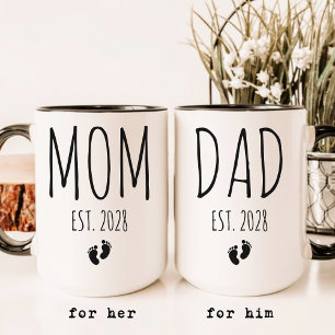 Taza Mamá y Papá   Revelación de Bebé con Letra Elegant